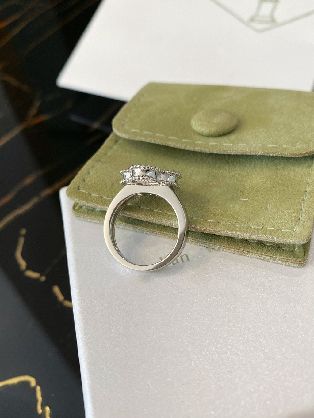 ??Loco?¡¥CLOVER SILVER RING