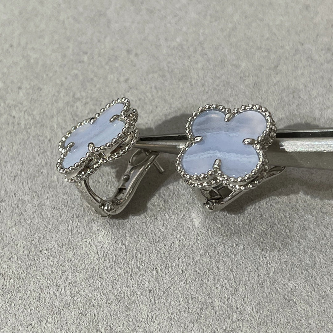 ??Loco?¡¥CLOVER CHALCEDONY SILVER STUD EARRINGS