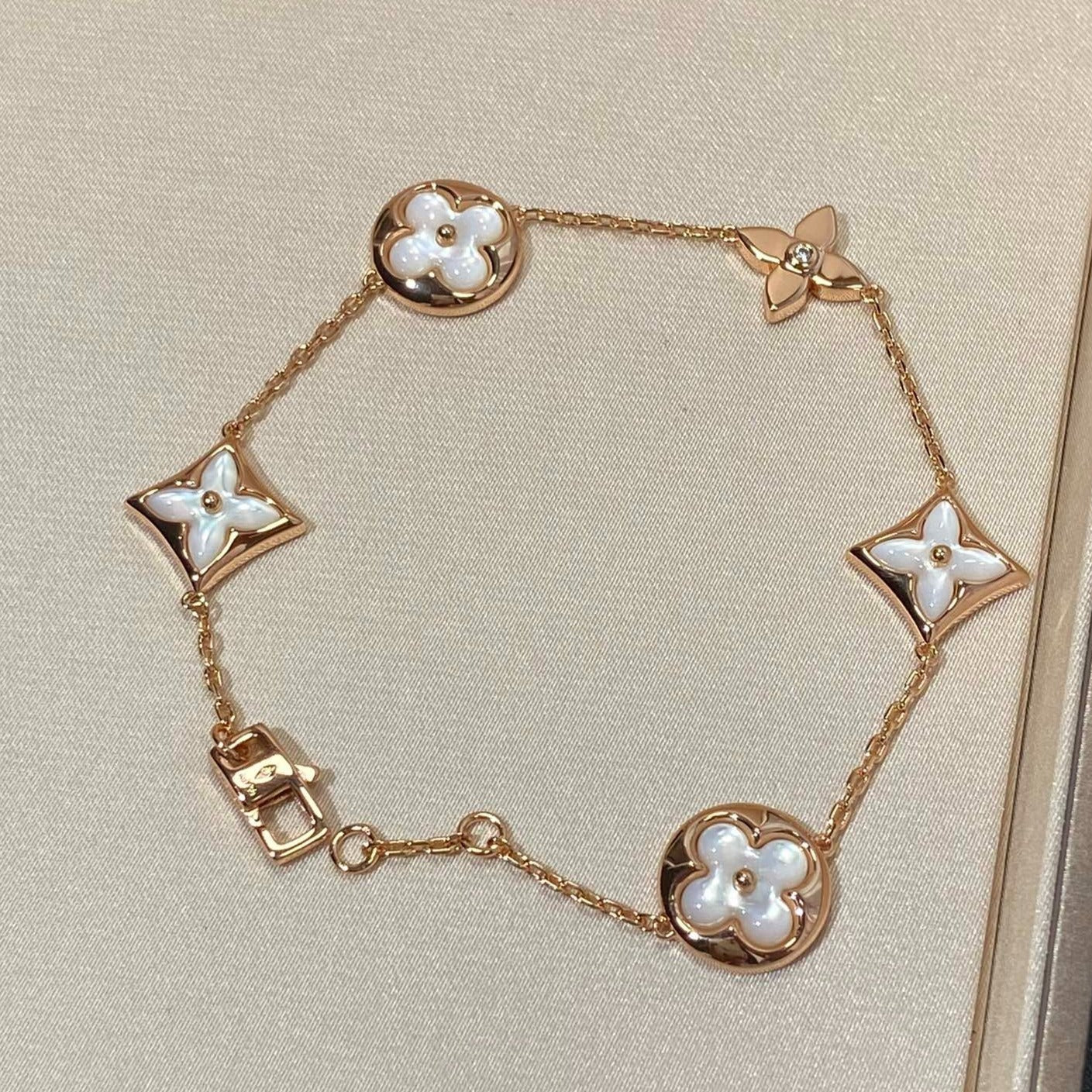 ??Loco?¡¥STAR AND SUN 5 MOTIF MOP PINK GOLD BRACELET