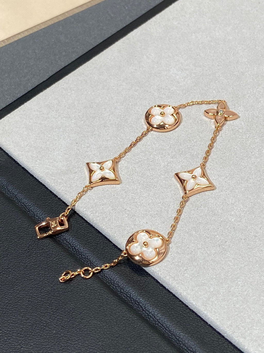 ??Loco?¡¥STAR AND SUN 5 MOTIF MOP PINK GOLD BRACELET