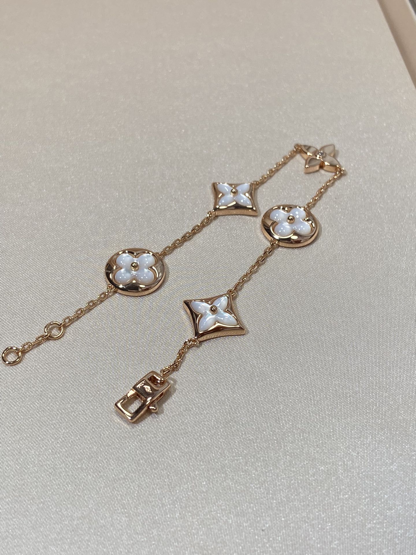 ??Loco?¡¥STAR AND SUN 5 MOTIF MOP PINK GOLD BRACELET