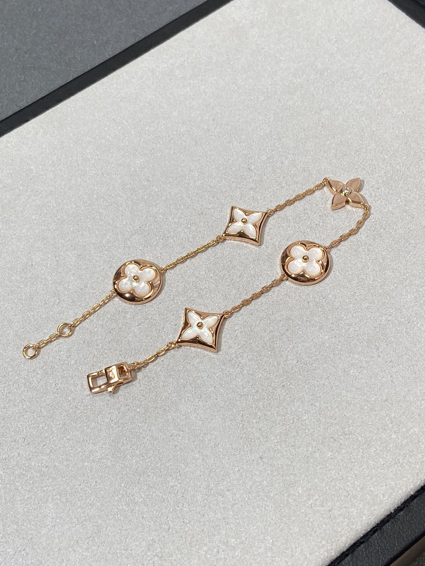 ??Loco?¡¥STAR AND SUN 5 MOTIF MOP PINK GOLD BRACELET