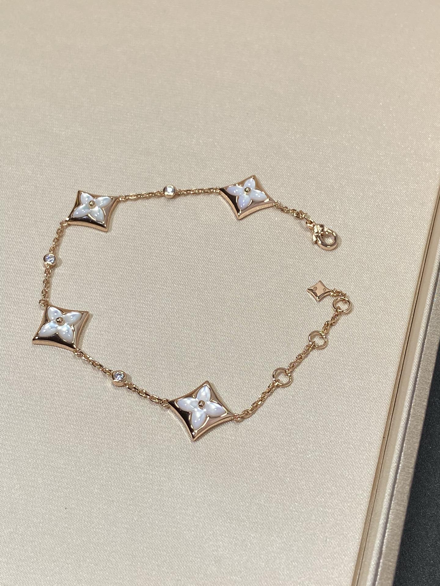 [moco jewelrys]STAR 4 MOTIF MOP DIAMOND PINK GOLD BRACELET