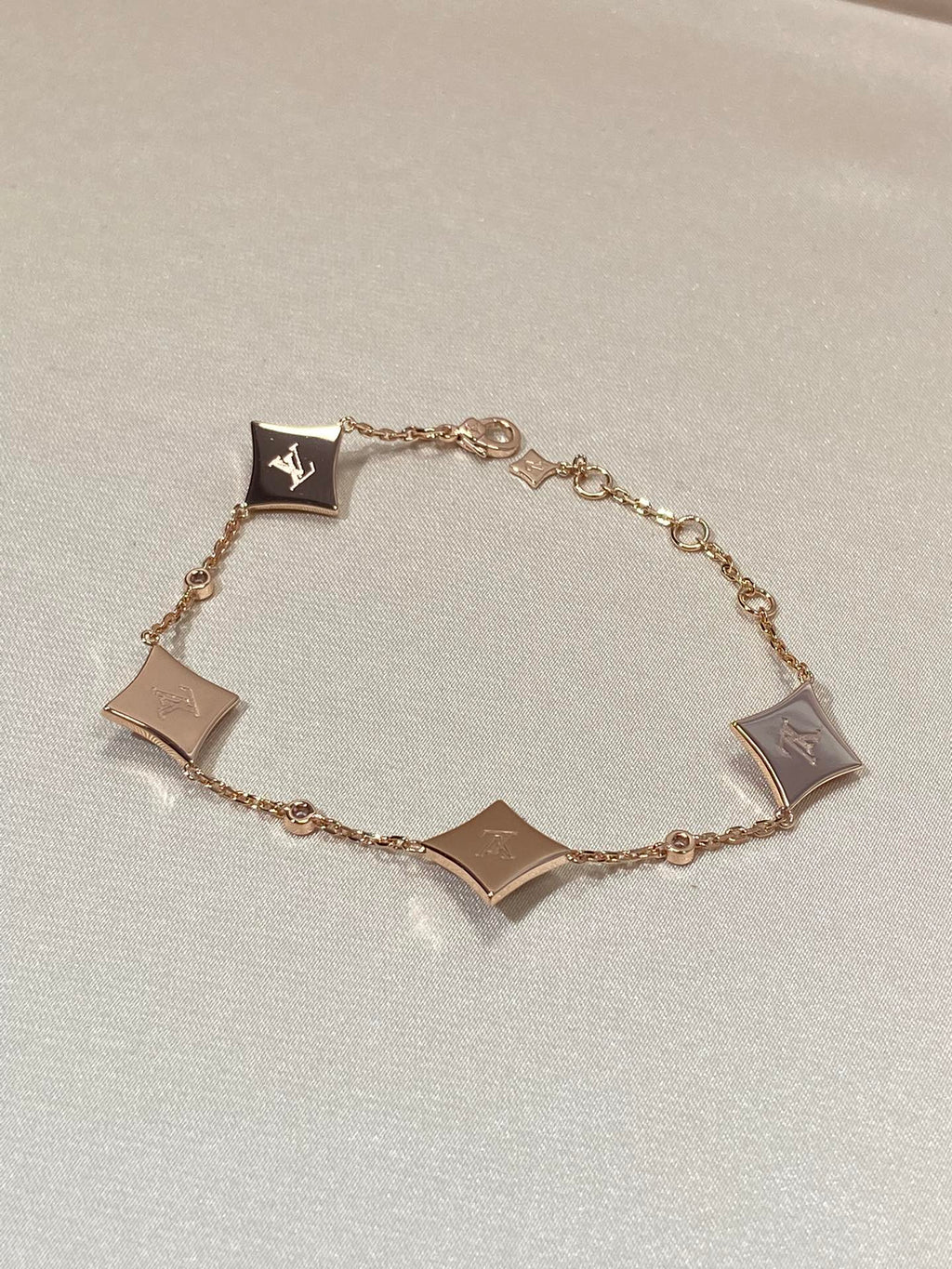 ??Loco?¡¥STAR 4 MOTIF MOP DIAMOND PINK GOLD BRACELET