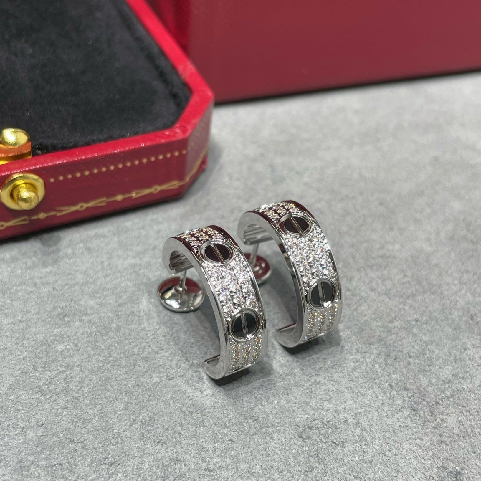 ??Loco?¡¥LOVE CERAMIC DIAMOND PAVED SILVER EARRINGS