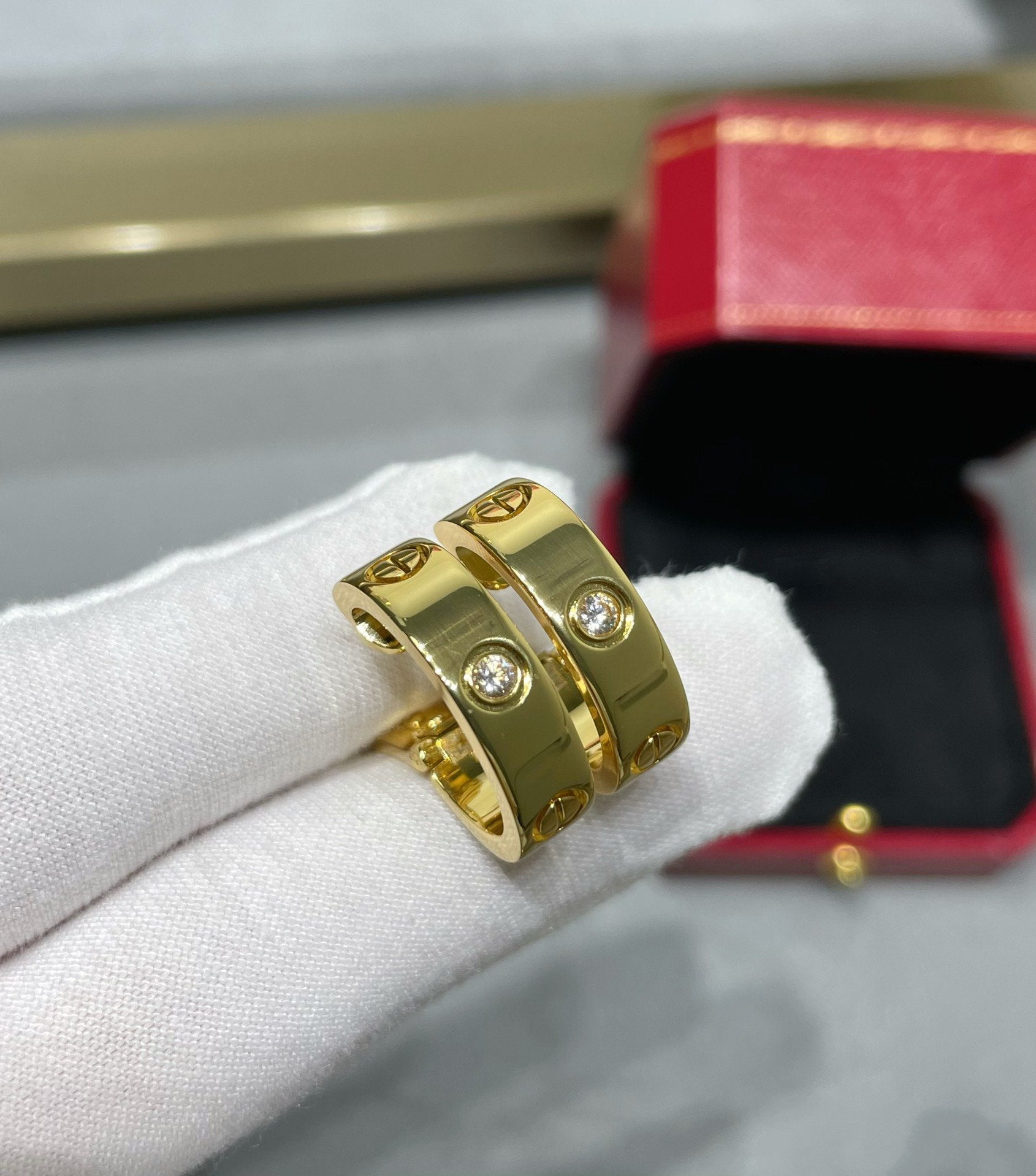??Loco?¡¥LOVE 5.5MM 1 DIAMOND EARRINGS