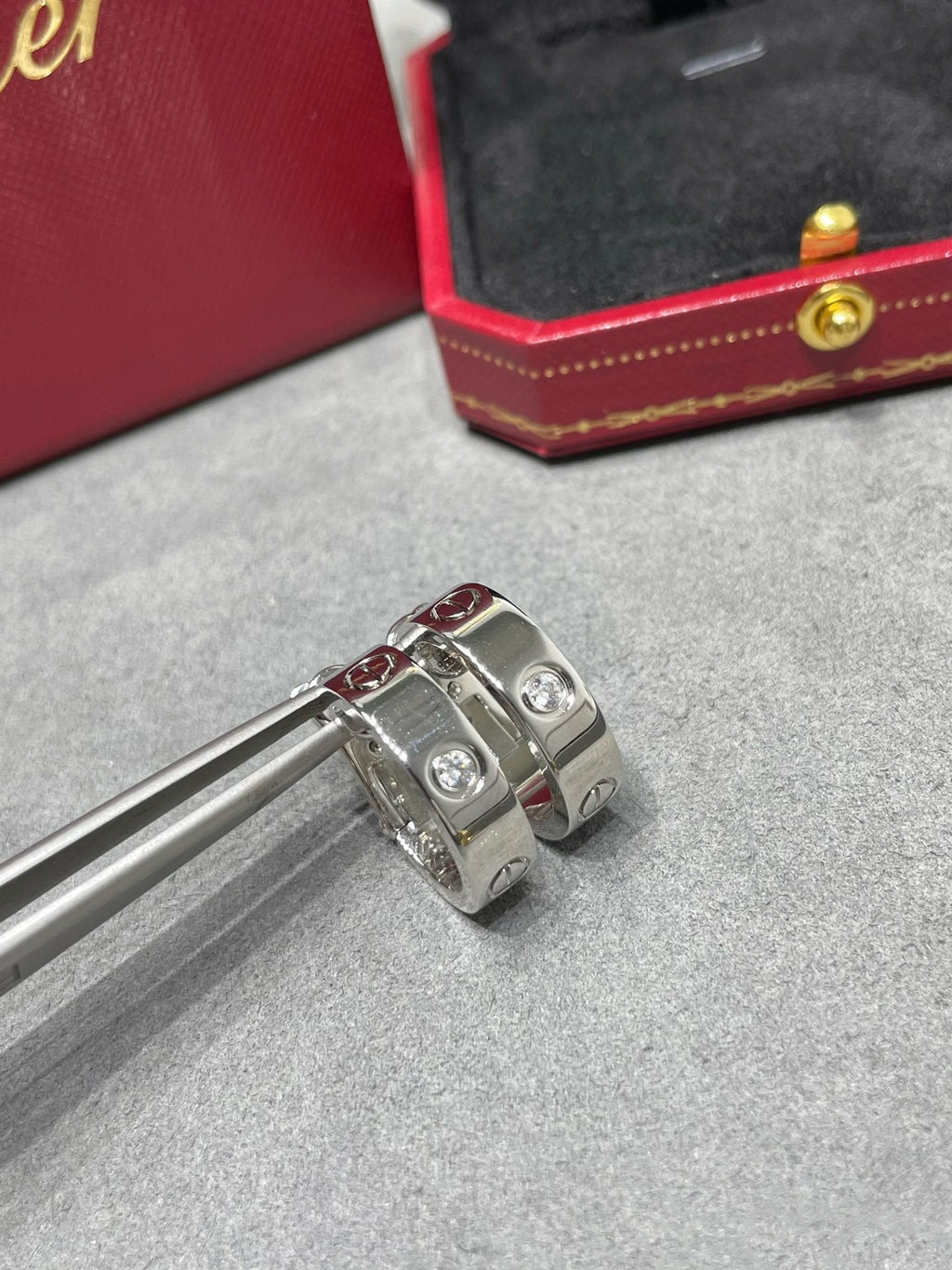 ??Loco?¡¥LOVE 5.5MM 1 DIAMOND EARRINGS