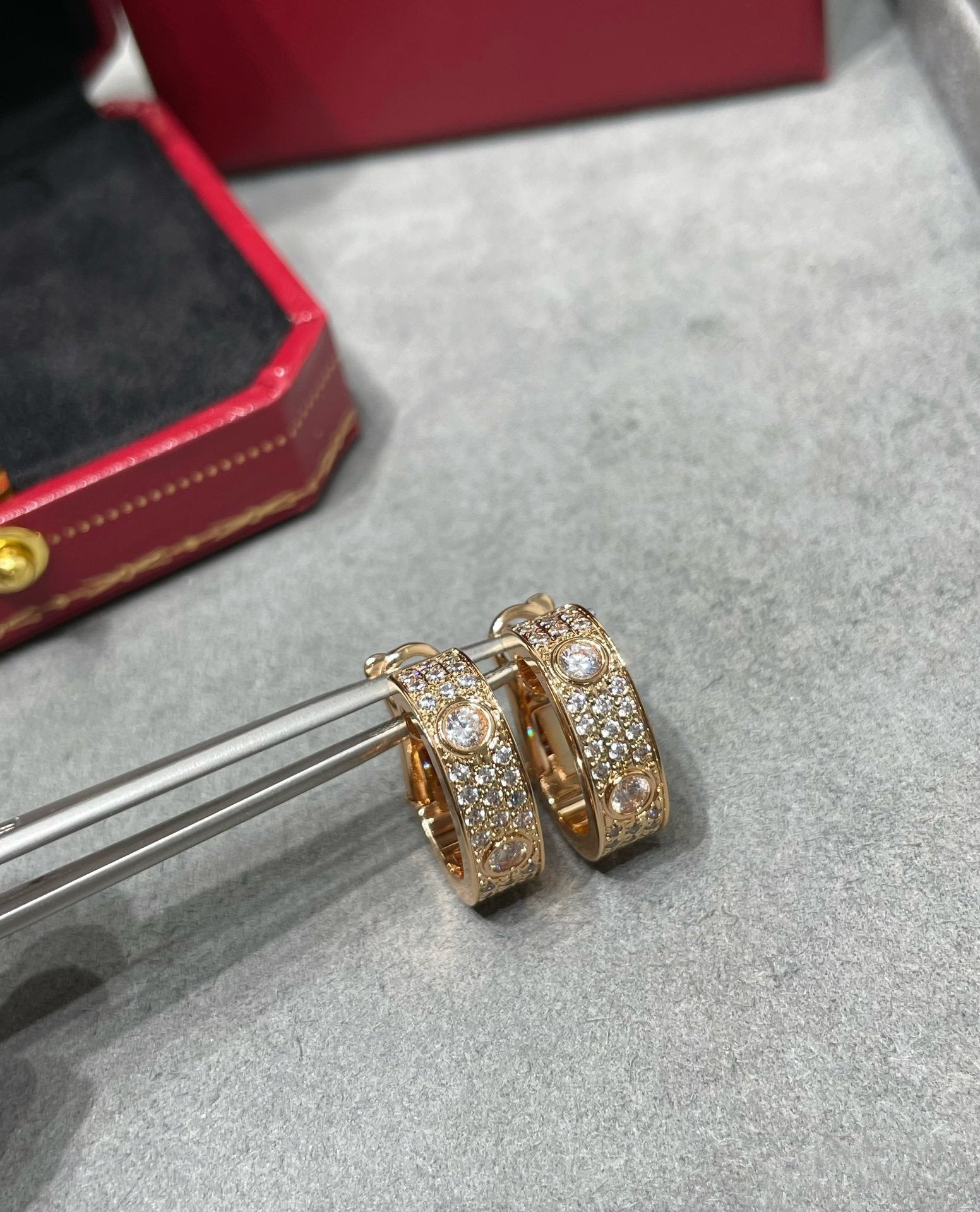??Loco?¡¥LOVE 5.5MM DIAMOND PAVED EARRINGS