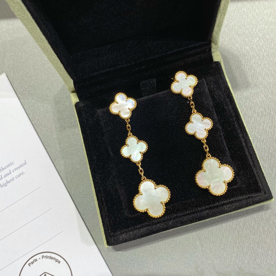 [moco jewellerys]クローバーモップ 3モチーフ ゴールドピアス