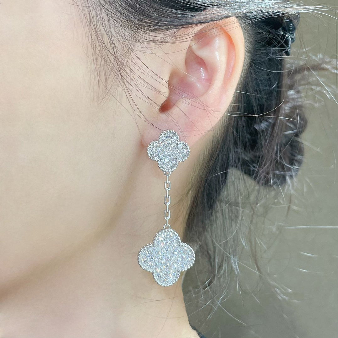 ??Loco?¡¥CLOVER 2 MOTIFS DIAMOND PAVED SILVER EARRINGS