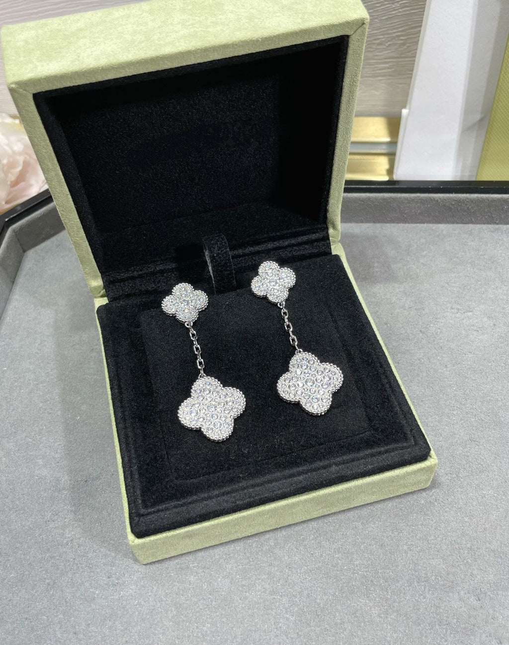 ??Loco?¡¥CLOVER 2 MOTIFS DIAMOND PAVED SILVER EARRINGS