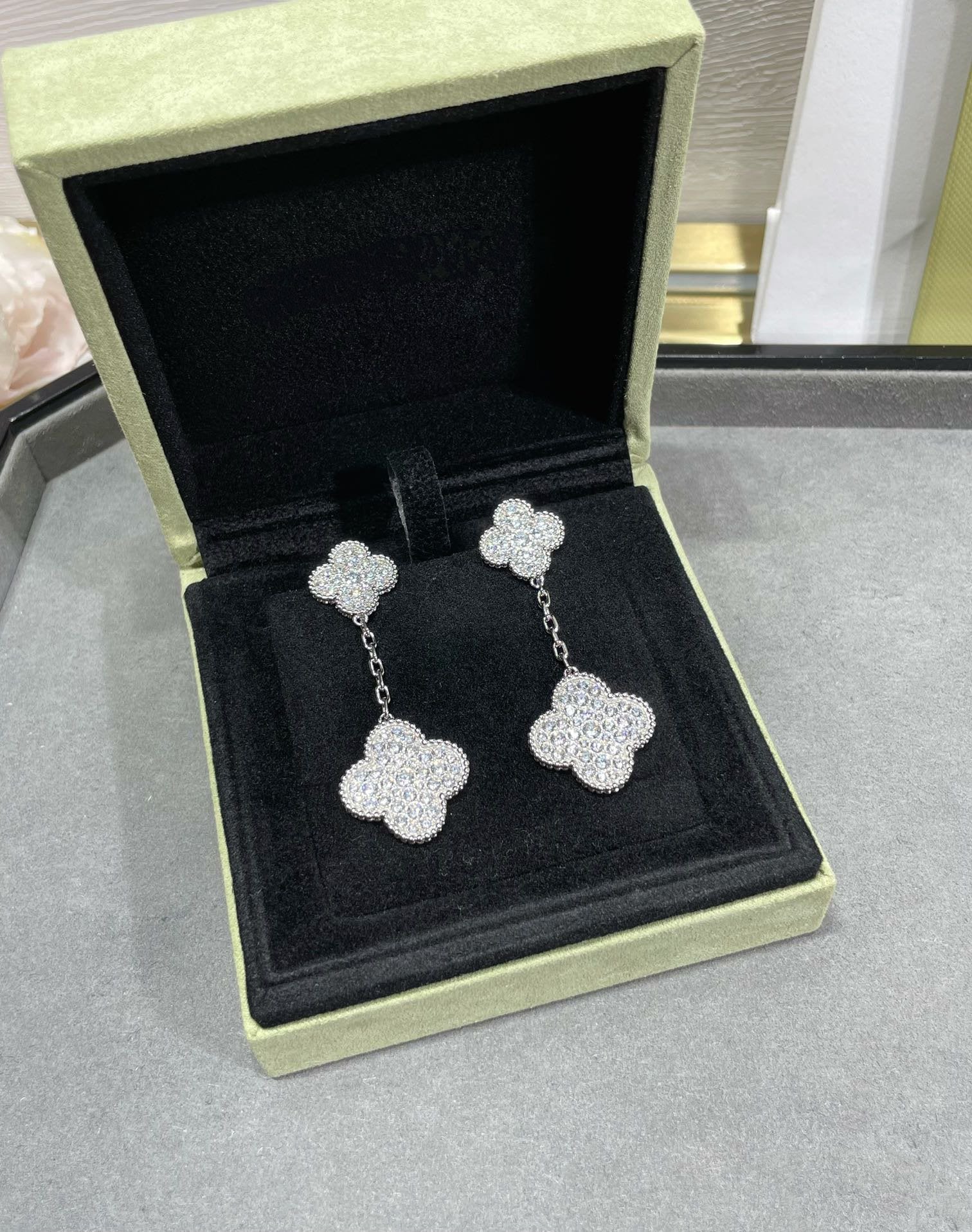 ??Loco?¡¥CLOVER 2 MOTIFS DIAMOND PAVED SILVER EARRINGS