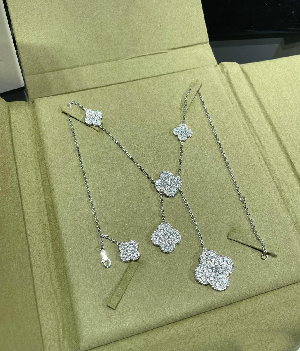 ??Loco?¡¥CLOVER 6 MOTIF DIAMOND PAVED NECKLACE