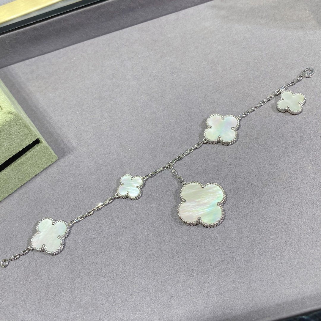 [moco jewellerys]クローバー5モチーフ ホワイトモップ シルバーブレスレット