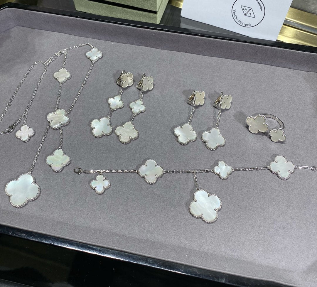 [moco jewellerys]クローバー5モチーフ ホワイトモップ シルバーブレスレット