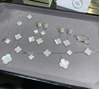 [moco jewellerys]クローバー5モチーフ ホワイトモップ シルバーブレスレット