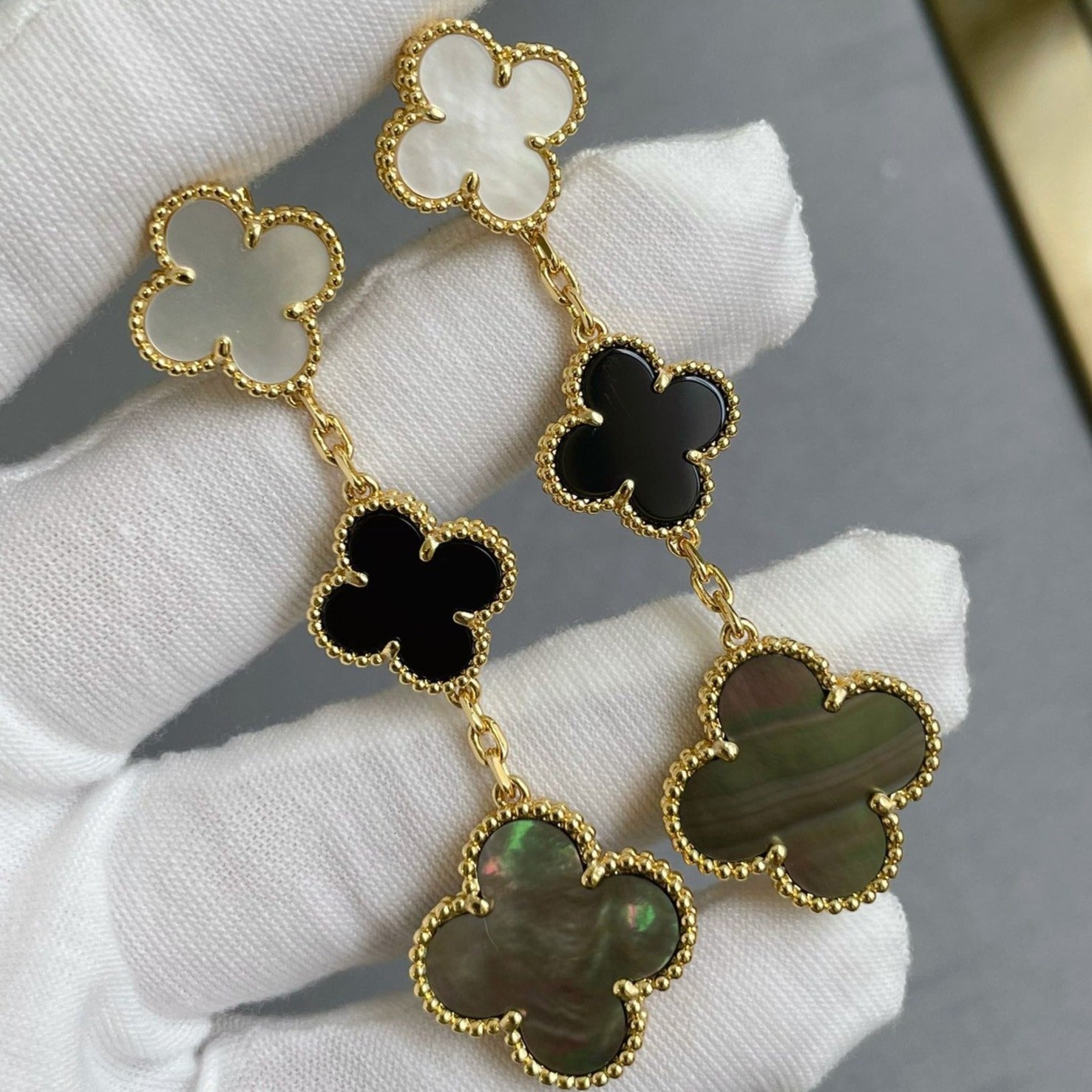 ??Loco?¡¥CLOVER 3 MOTIF MOP ONYX DARK MOP PINK GOLD EARRINGS