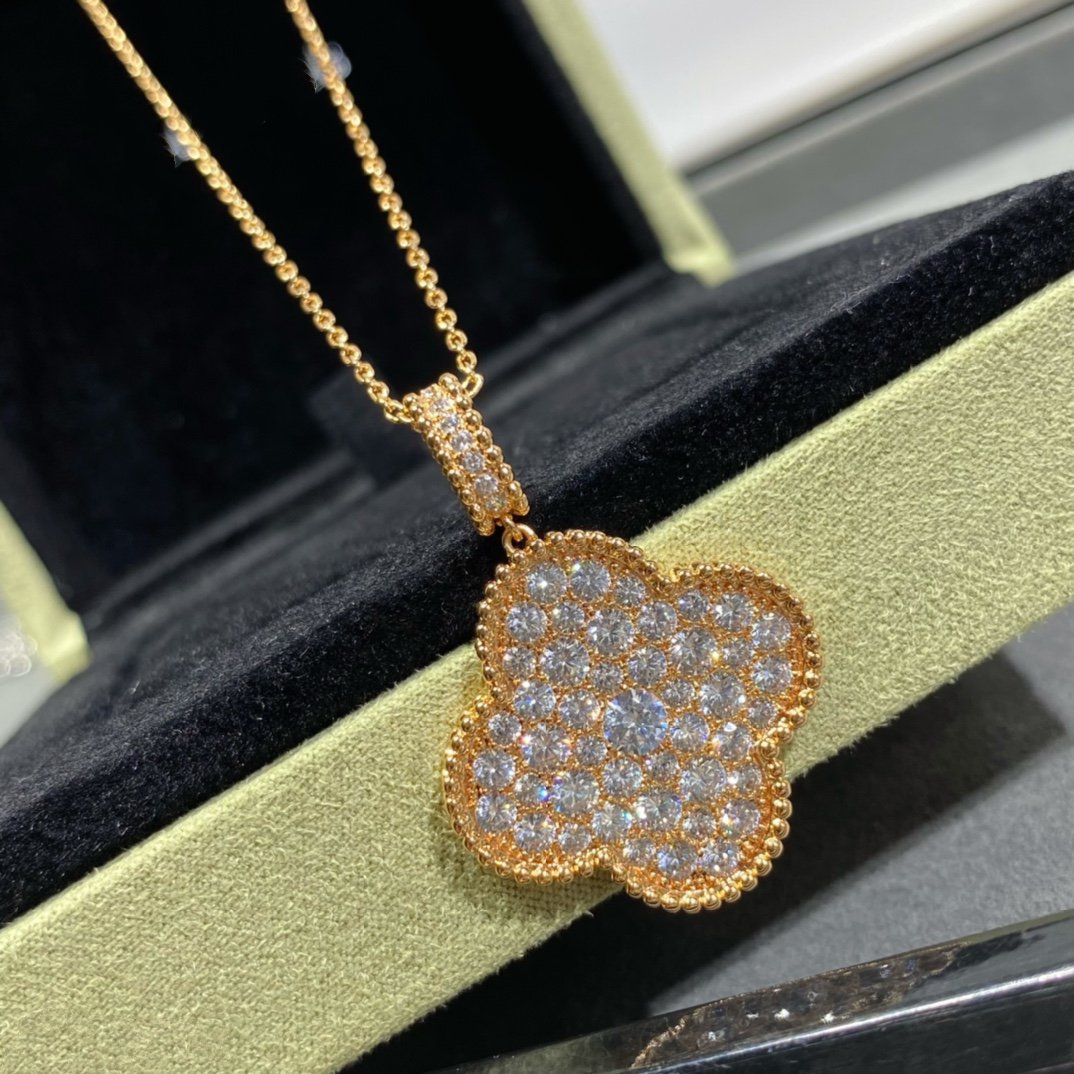 ??Loco?¡¥CLOVER 25MM LARGE PEDANT DIAMOND PAVED LONG NECKLACE