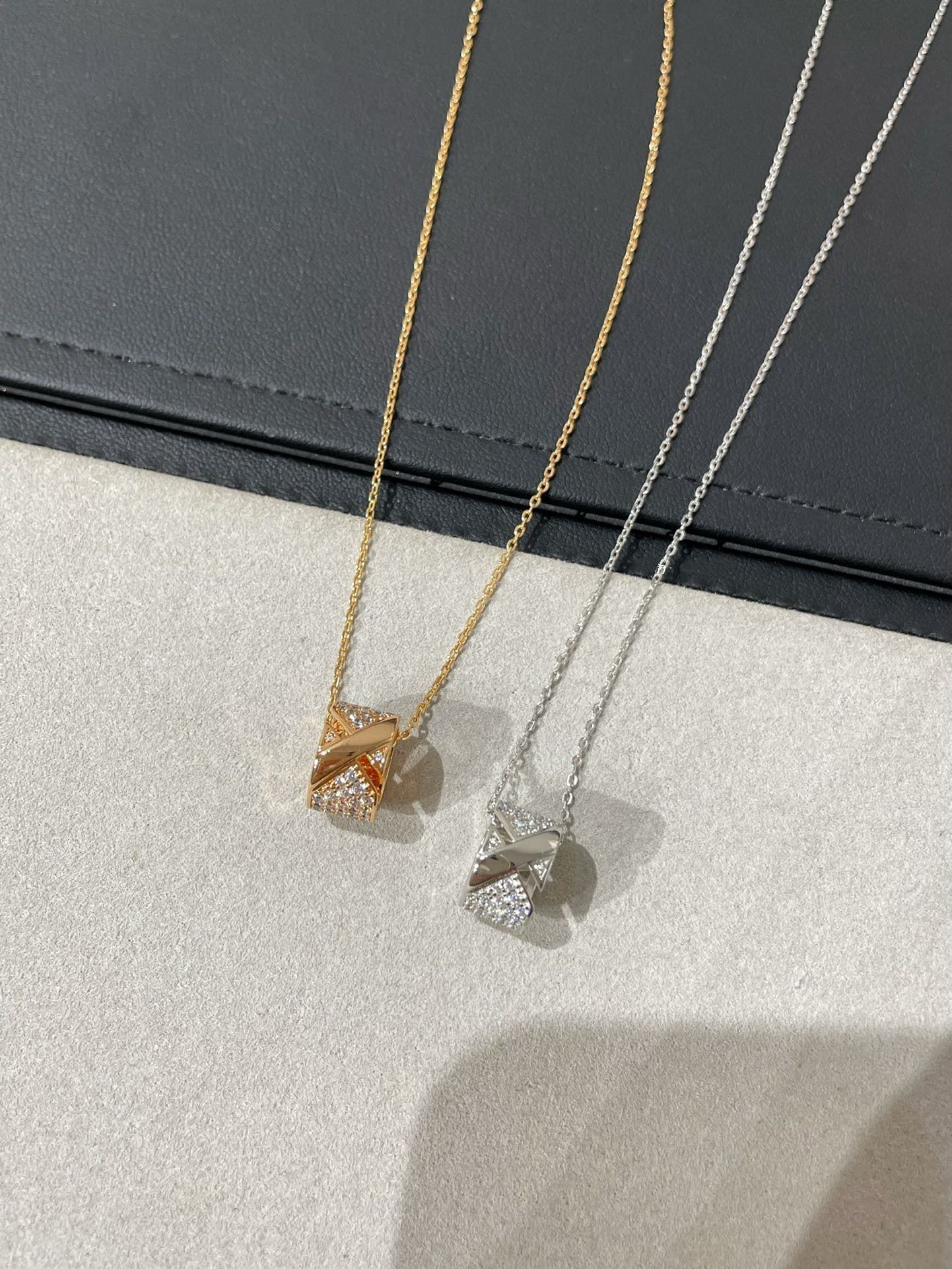??Loco?¡¥LIENS EVIDENCE DIAMOND PAVED NECKLACE