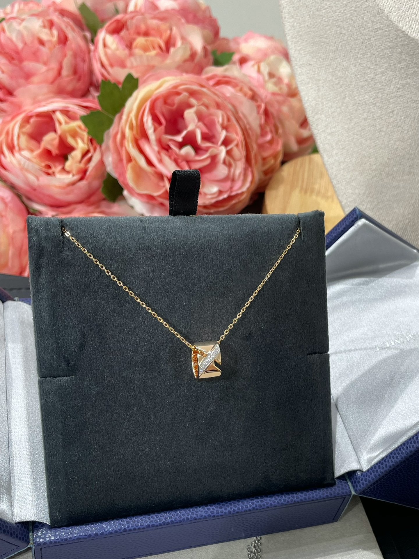 ??Loco?¡¥LIENS EVIDENCE DIAMOND NECKLACE