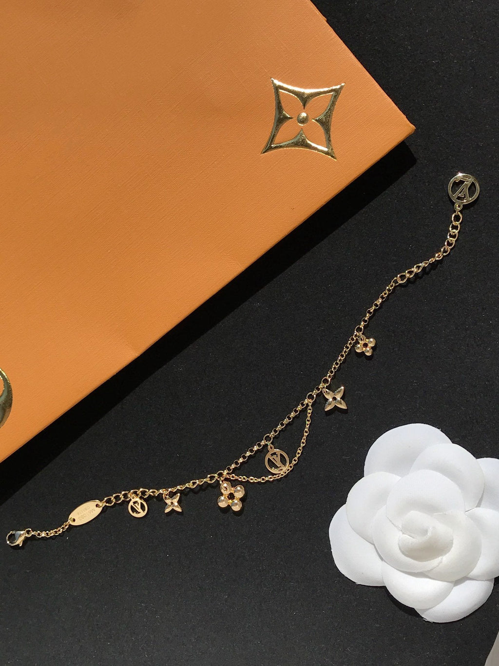 ??Loco?¡¥BLOOMING PINK GOLD MOP BRACELET