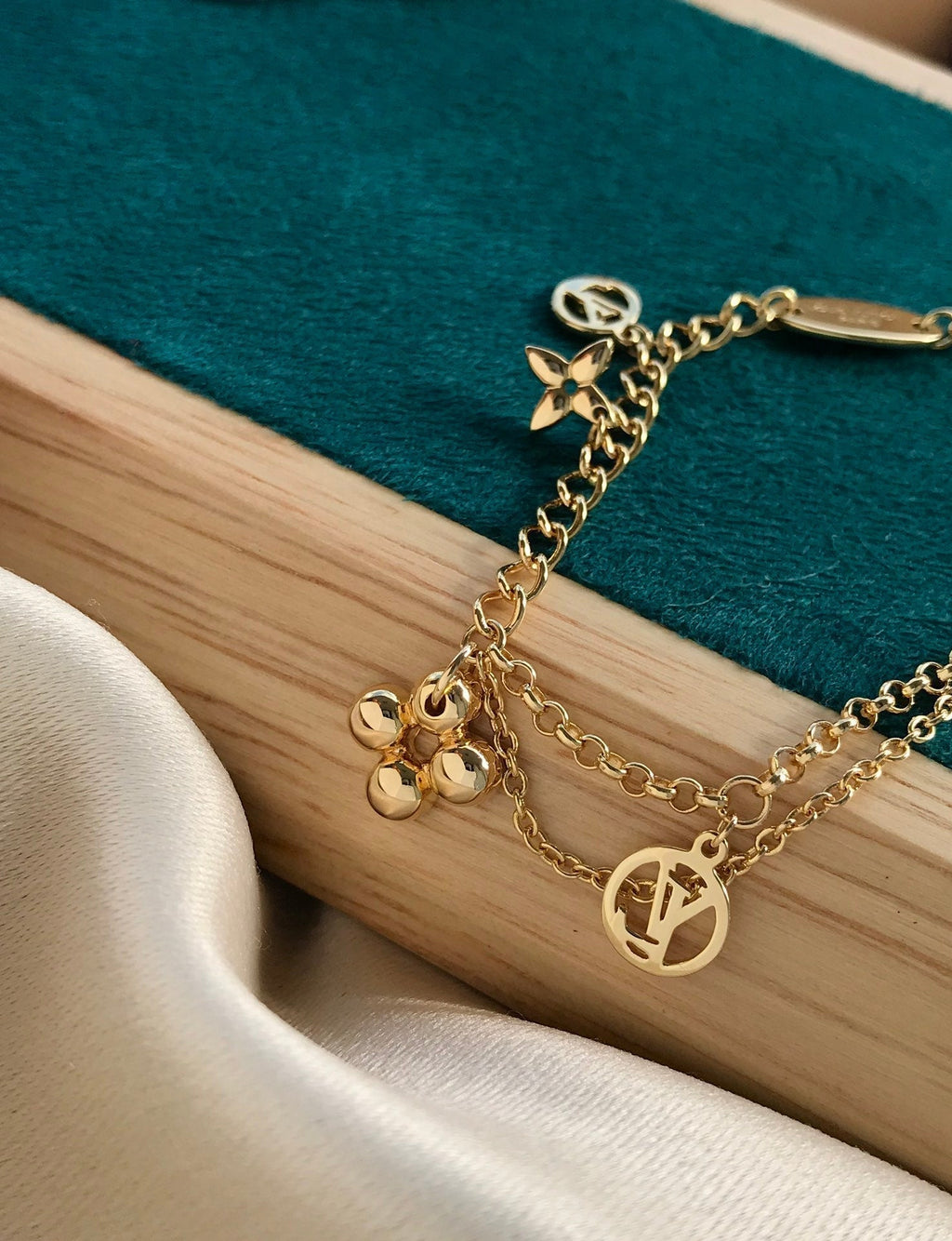 ??Loco?¡¥BLOOMING PINK GOLD MOP BRACELET