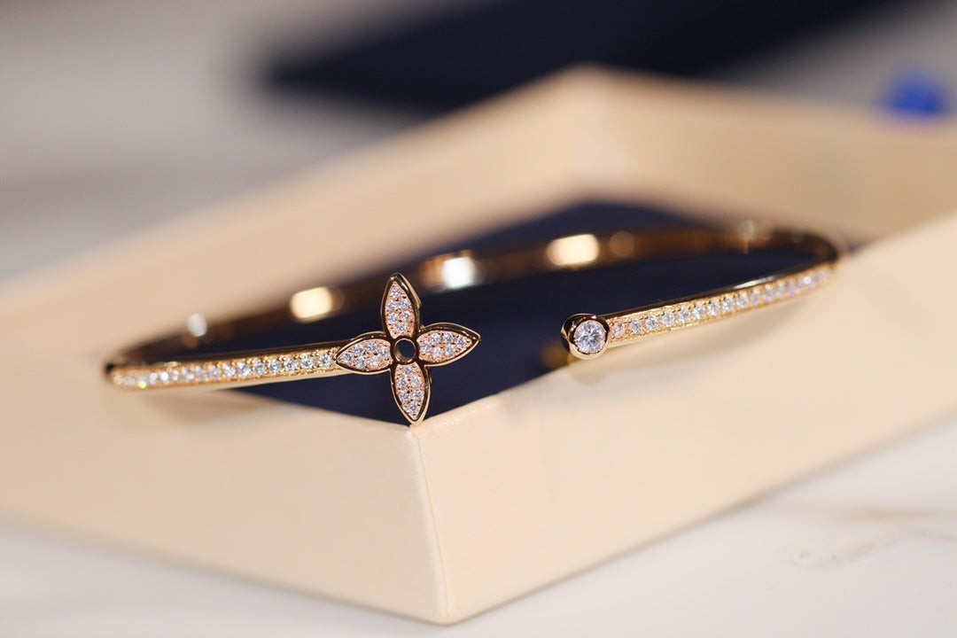 ??Loco?¡¥IDYLLE GOLD OPEN BRACELET DIAMOND PAVED