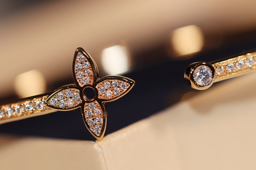 ??Loco?¡¥IDYLLE GOLD OPEN BRACELET DIAMOND PAVED