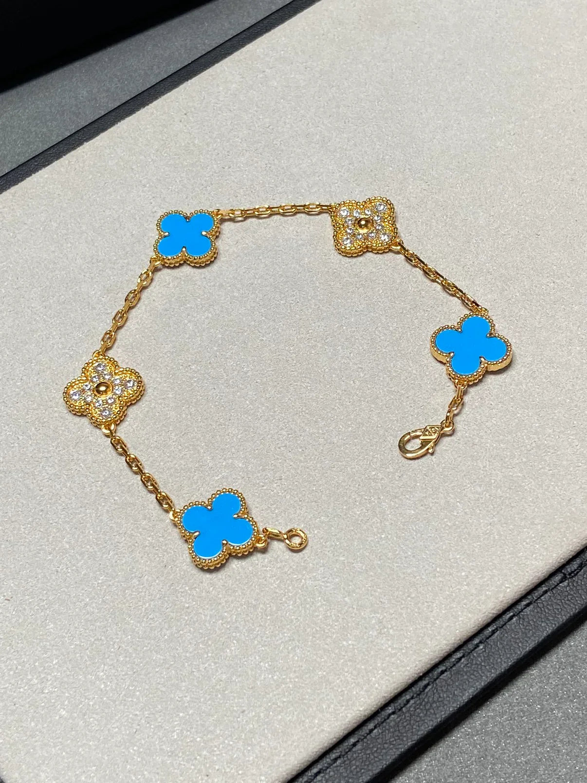 [Moco jewelrys] CLOVER 5 MOTIF BLUE AGATE BRACELET COLLECTION