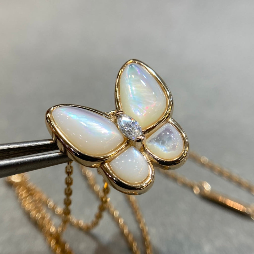 ??Loco?¡¥BUTTERFLY MOP DIAMOND NECKLACE
