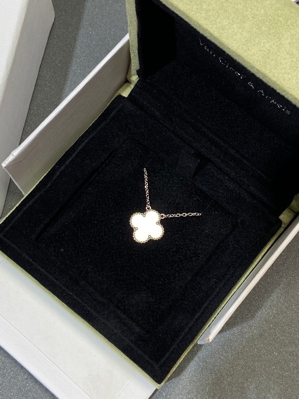 ??Loco?¡¥CLOVER MEDIUM SILVER WHITE MOP NECKLACE