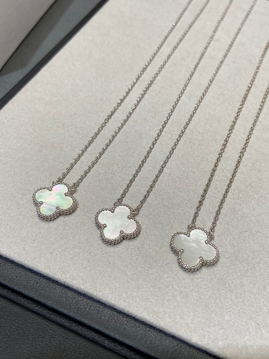 ??Loco?¡¥CLOVER MEDIUM SILVER WHITE MOP NECKLACE