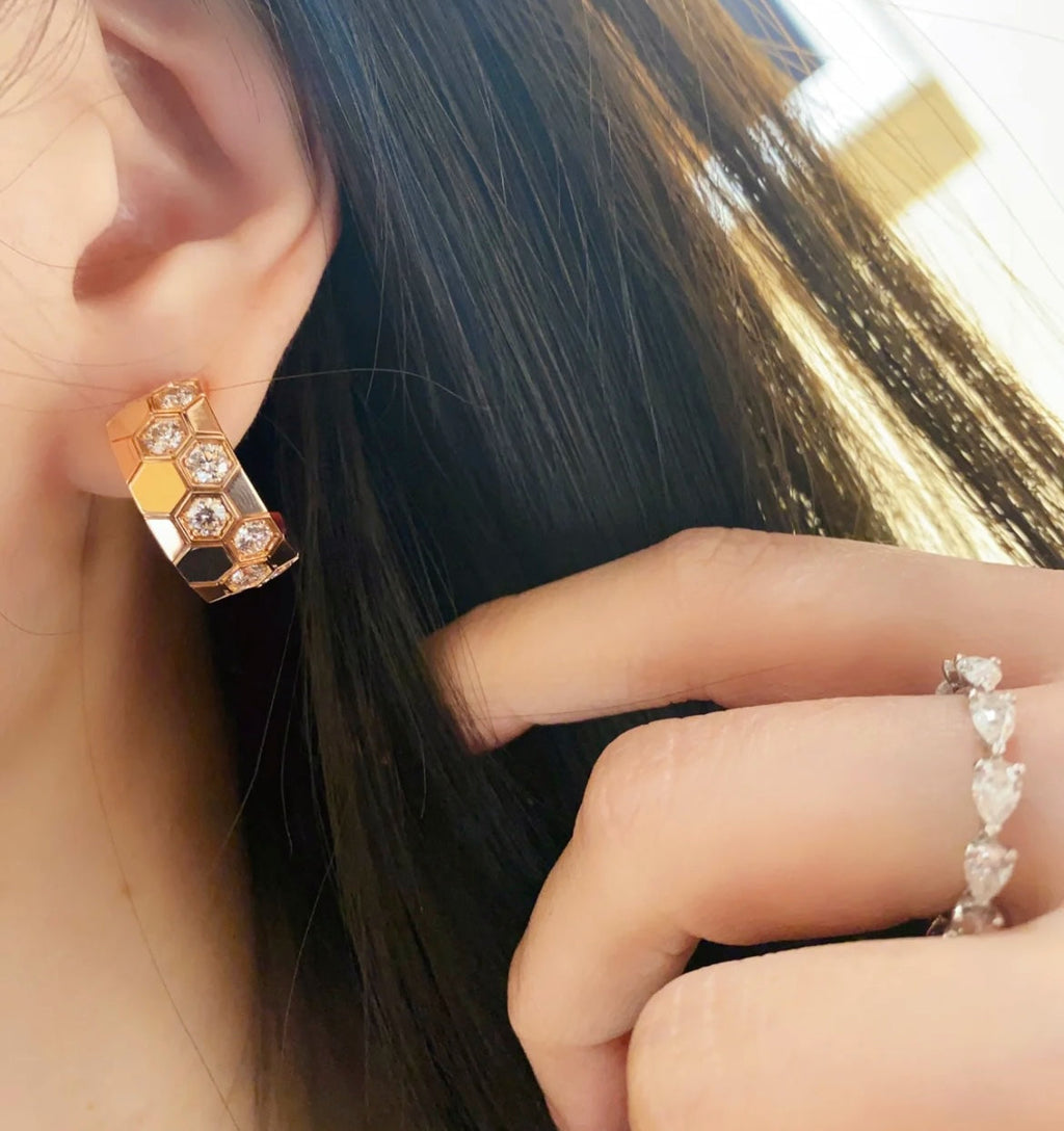 ??Loco?¡¥BEE LOVE DIAMOND HOOP EARRINGS