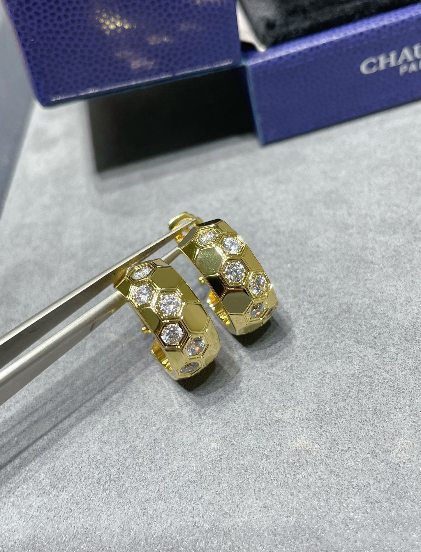 [moco jewelrys]BEE LOVE DIAMOND HOOP EARRINGS