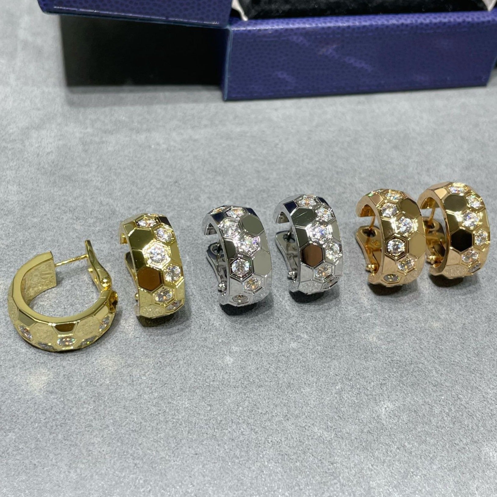 ??Loco?¡¥BEE LOVE DIAMOND HOOP EARRINGS