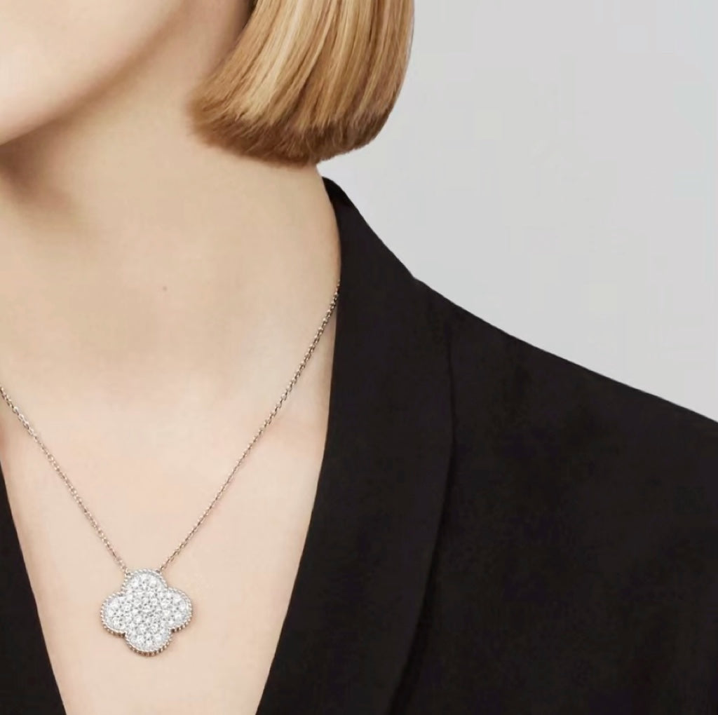 [moco jewelrys]CLOVER 25MM GROSSER ANHÄNGER MIT DIAMANTENPAVED SILBERKETTE