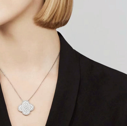 [moco jewelrys]CLOVER 25MM GROSSER ANHÄNGER MIT DIAMANTENPAVED SILBERKETTE