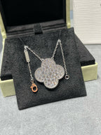 ??Loco?¡¥CLOVER 25MM LARGE PENDANT DIAMOND PAVED SILVER NECKLACE