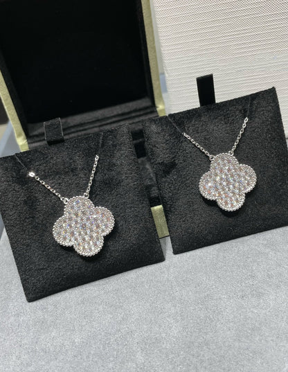 [moco jewelrys]CLOVER 25MM GROSSER ANHÄNGER MIT DIAMANTENPAVED SILBERKETTE