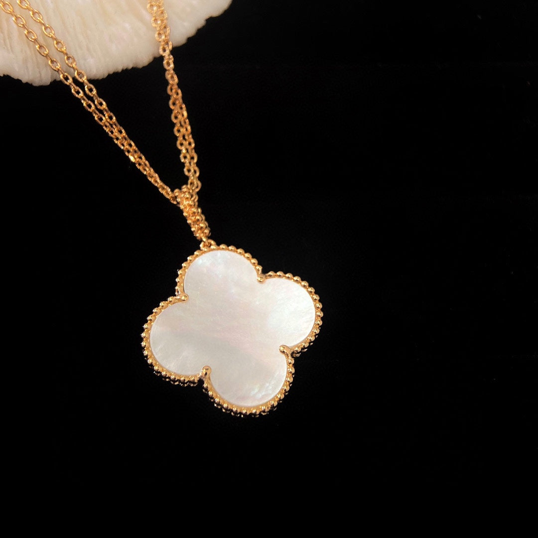 ??Loco?¡¥CLOVER 25MM MOP LARGE PENDANT NECKLACE
