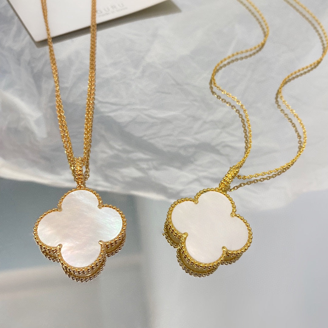 ??Loco?¡¥CLOVER 25MM MOP LARGE PENDANT NECKLACE