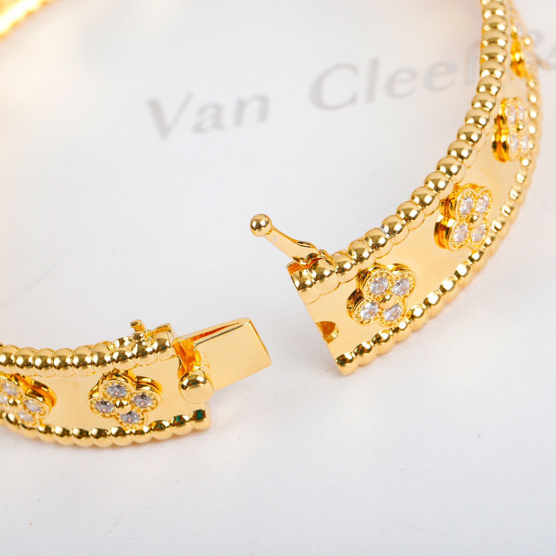 ??Loco?¡¥CLOVER BRACELET 8MM DIAMONDS