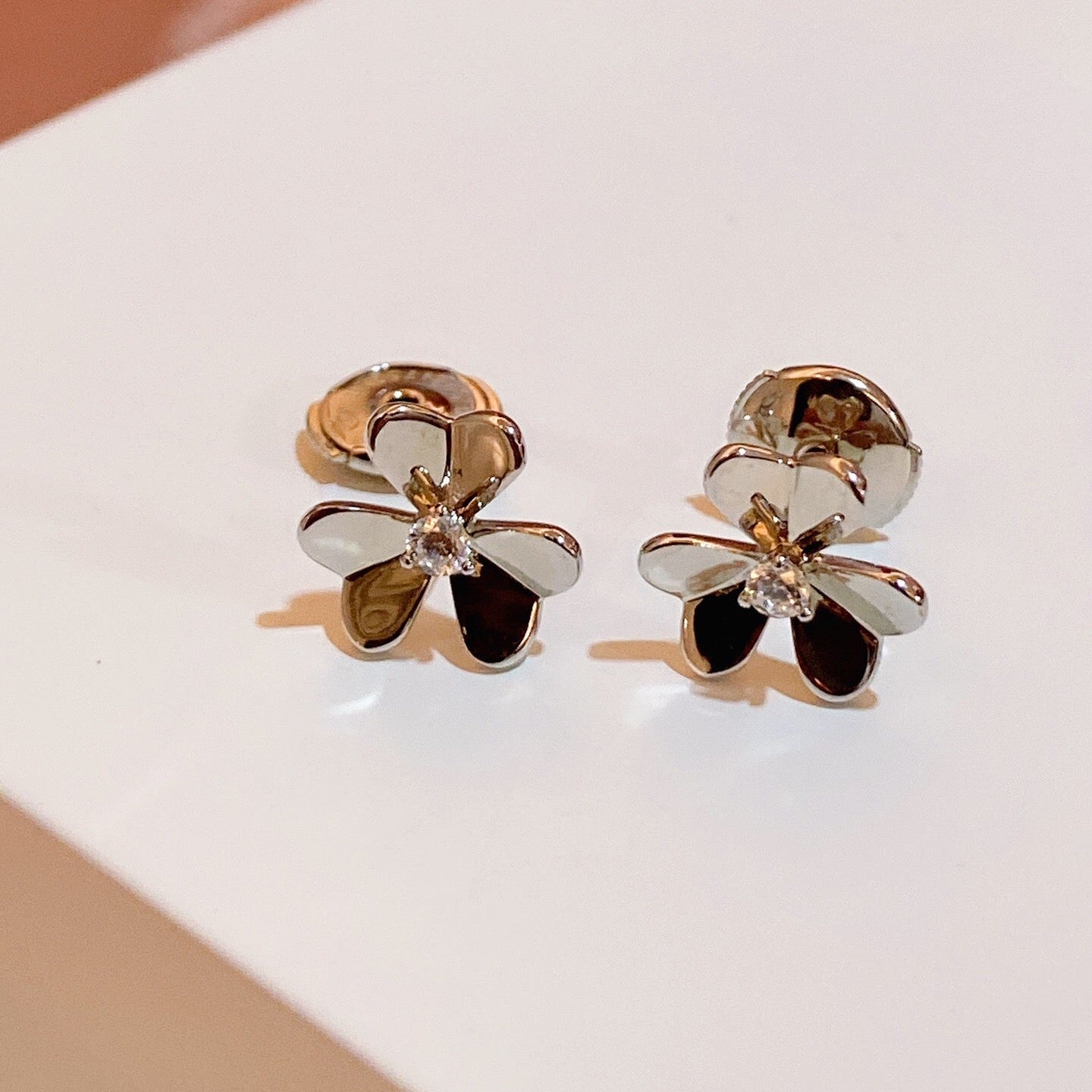 ??Loco?¡¥FRIVOLE MINI FLOWER EARRINGS