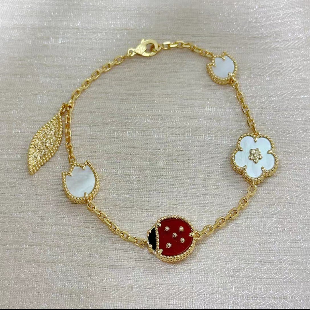 ??Loco?¡¥LUCKY SPRING 5 MOTIF BRACELET