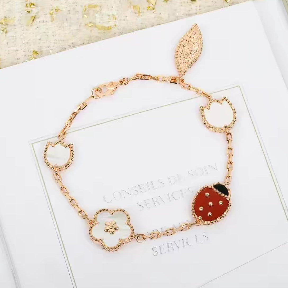 ??Loco?¡¥LUCKY SPRING 5 MOTIF BRACELET