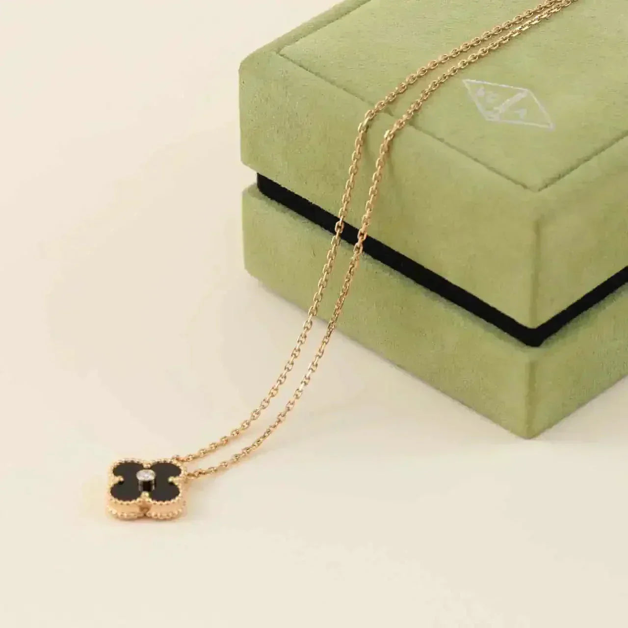 [moco jewellerys]クローバー 15mm ダイヤモンド オニキス ネックレス
