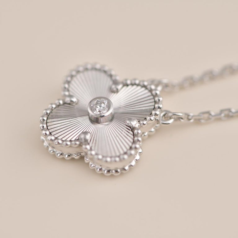 ??Loco?¡¥CLOVER  15MM DIAMOND LASER NECKLACE SILVER