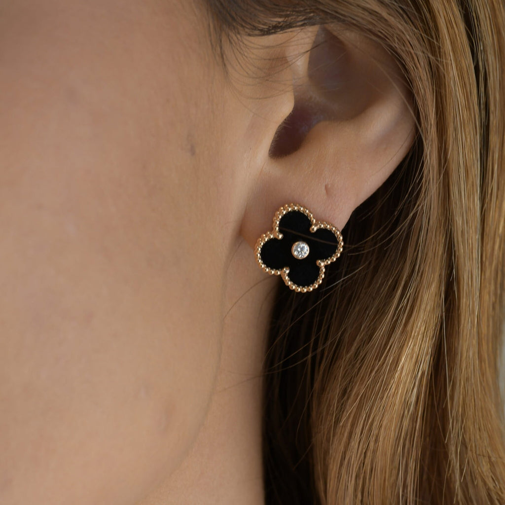 ??Loco?¡¥CLOVER MEDIUM 1 MOTIFS ONYX DIAMOND EARRINGS
