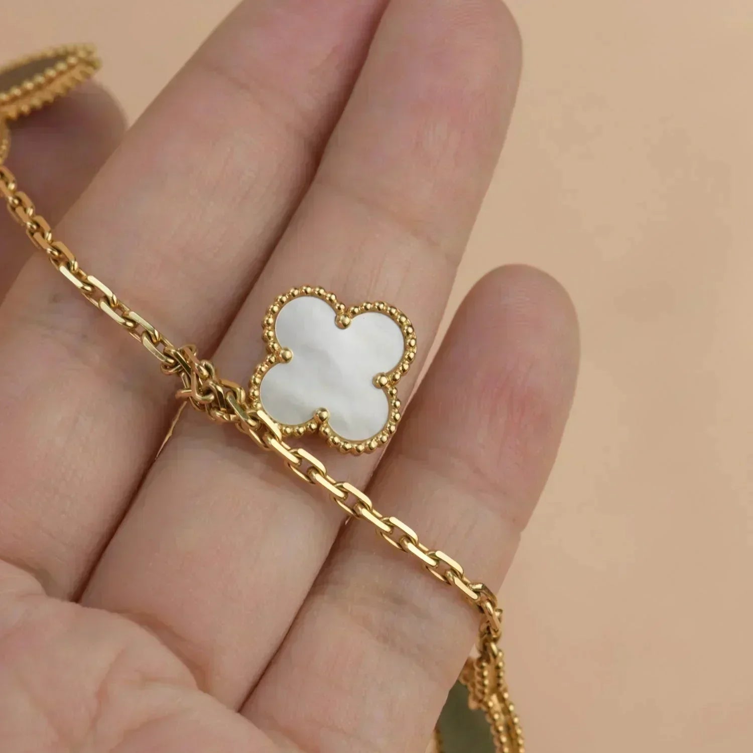 ??Loco?¡¥LUCKY SPRING 5 MOTIF GOLD BRACELET