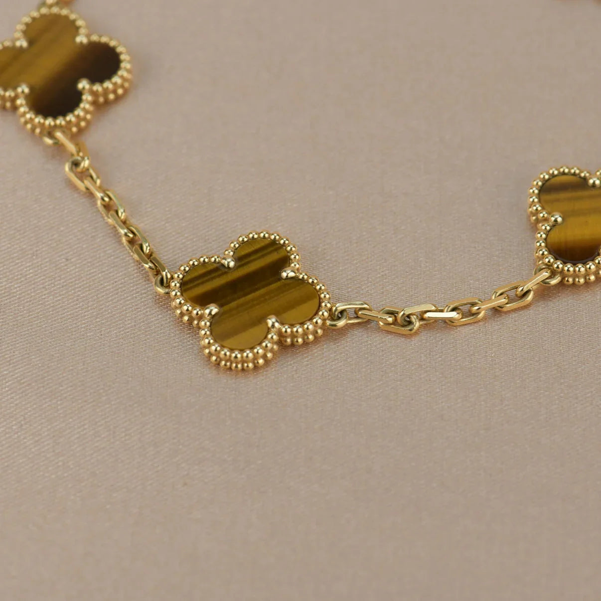 [Moco jewelrys] CLOVER 5 MOTIFS TIGER EYE BRACELET COLLECTION